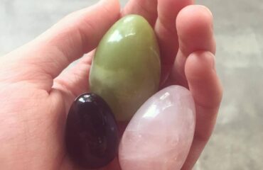 huevos vaginales de jade cuarzo rosa y obsidiana